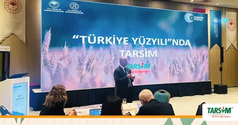 TARSİM sunumu yapan konuşmacı, ekranda Türkiye Yüzyılı'nda TARSİM yazısı