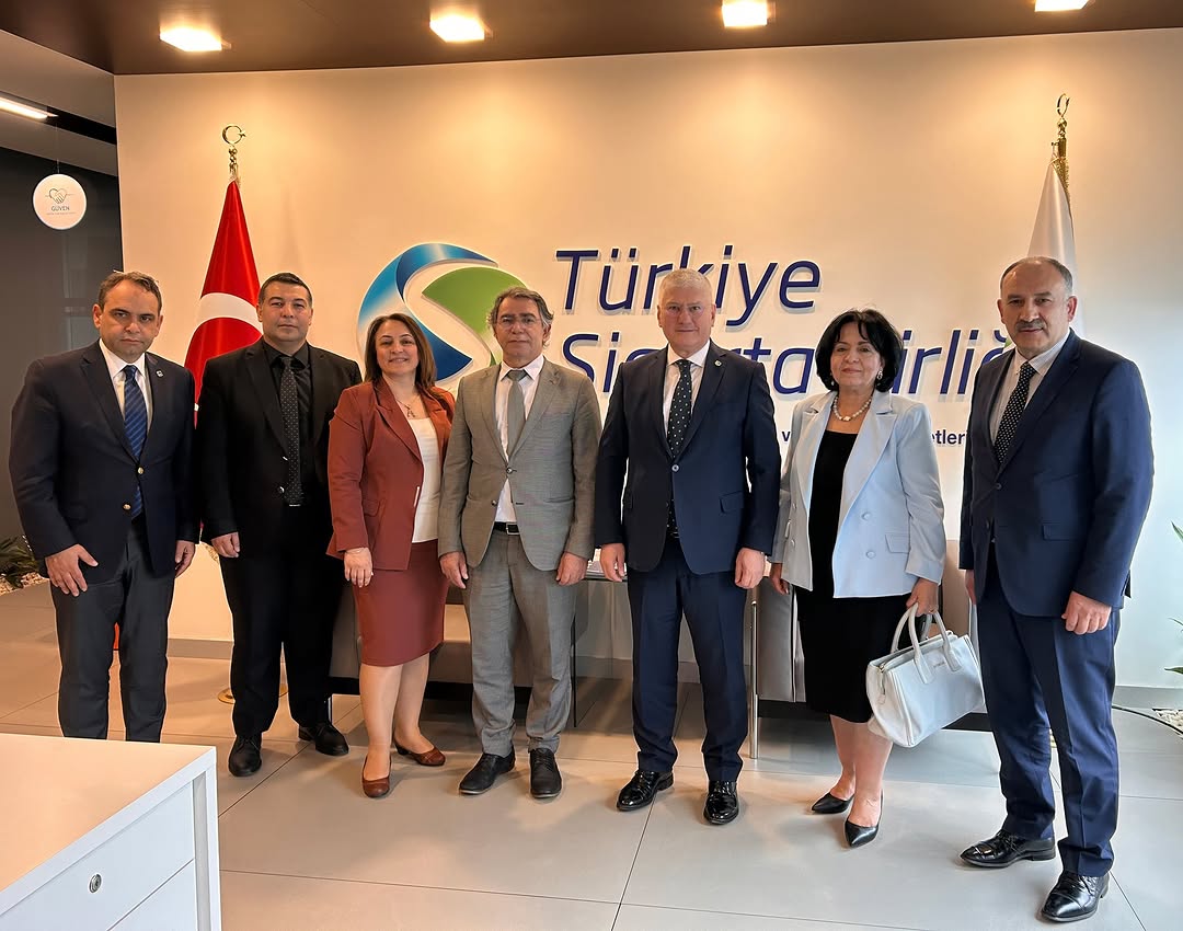 Ahmet Yaşar and Rauf Karasu discussed collaboration and growth in Turkey's insurance sector.